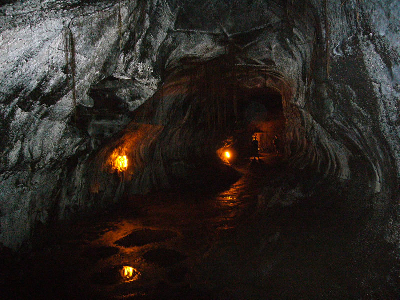 サーストン溶岩トンネル